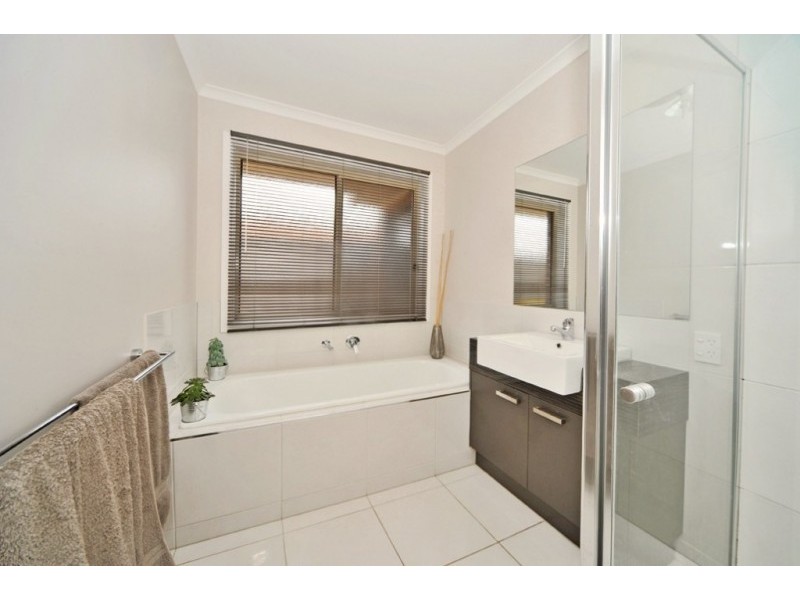 12 Friswell Avenue, Flora Hill VIC 3550