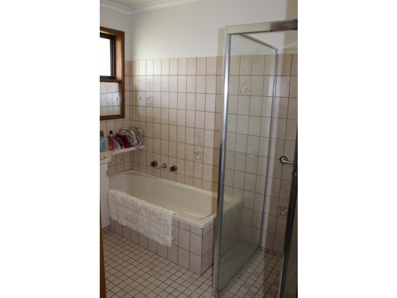 2/11 View Street, Kangaroo Flat VIC 3555