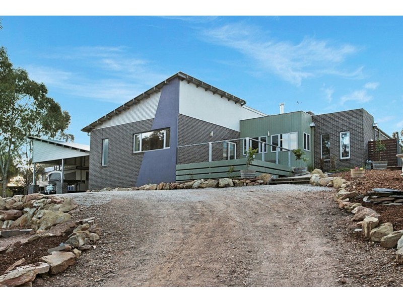 15 Kathleen Terrace, Maiden Gully VIC 3551