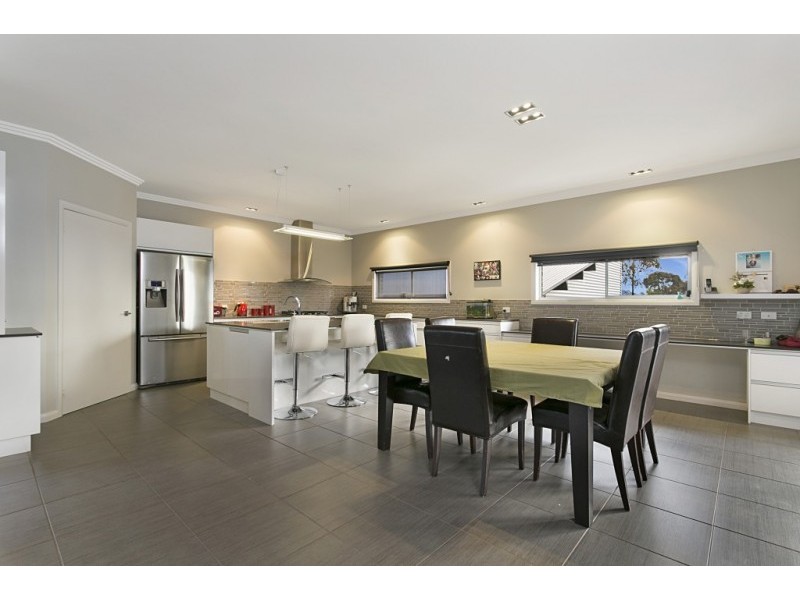 15 Kathleen Terrace, Maiden Gully VIC 3551