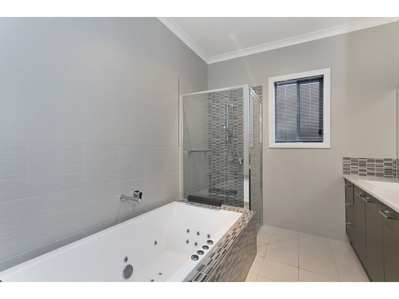 15 Kathleen Terrace, Maiden Gully VIC 3551