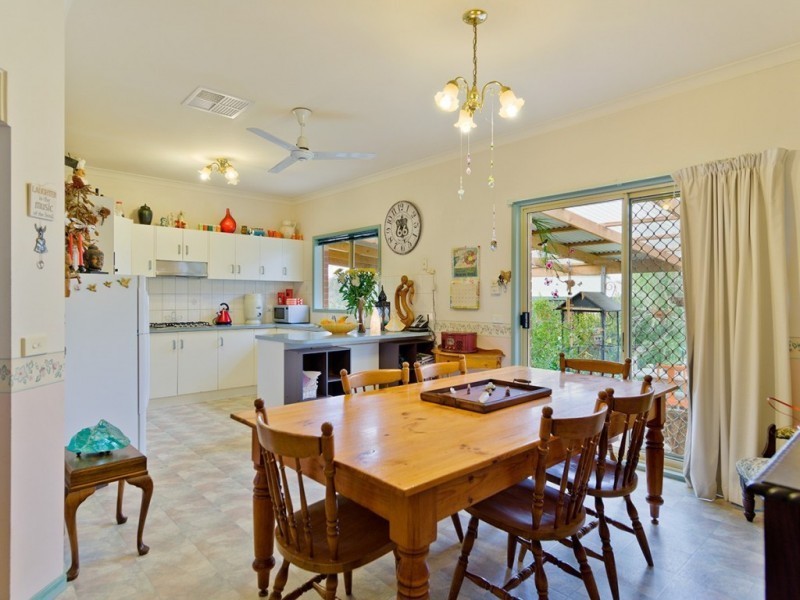 28 Eureka Street, Chewton VIC 3451