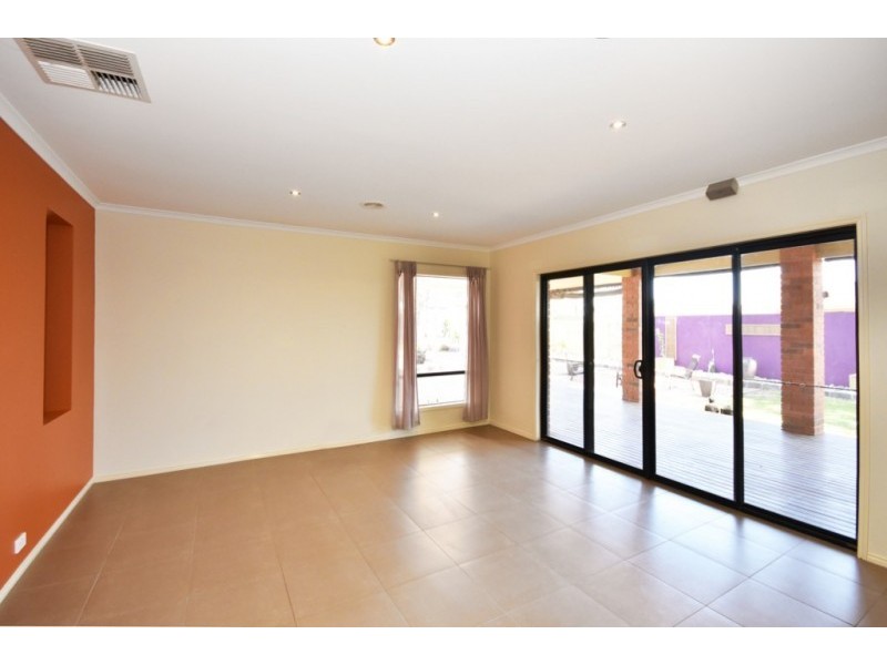 60 Pioneer Drive, Maiden Gully VIC 3551