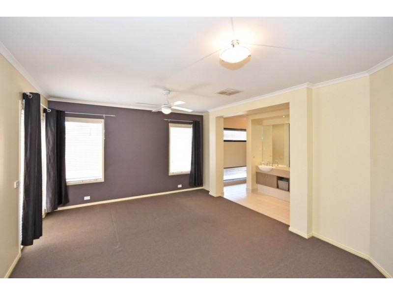 60 Pioneer Drive, Maiden Gully VIC 3551