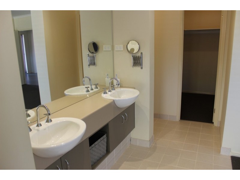 60 Pioneer Drive, Maiden Gully VIC 3551