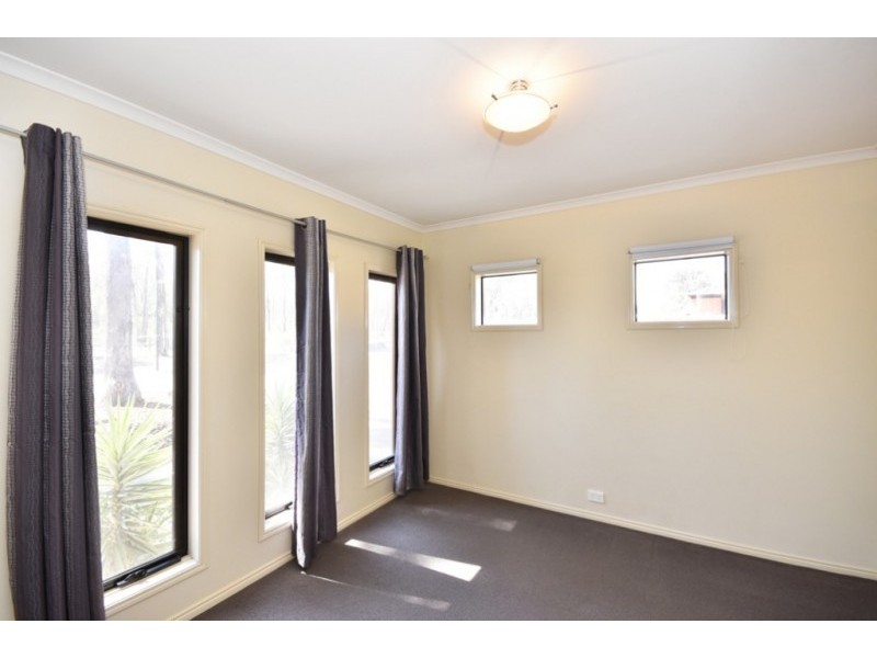 60 Pioneer Drive, Maiden Gully VIC 3551