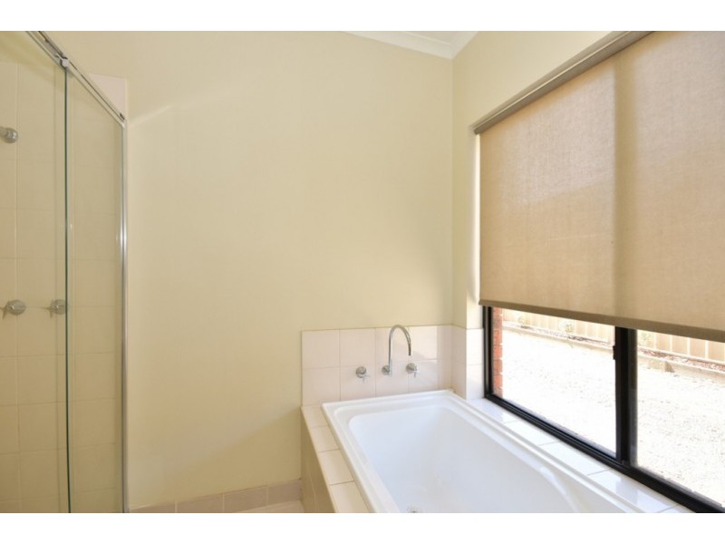 60 Pioneer Drive, Maiden Gully VIC 3551