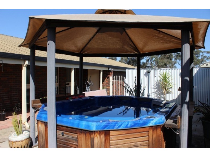 121 Olympic Parade, Kangaroo Flat VIC 3555