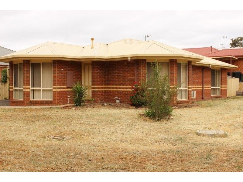 21 Ennor Place, Kangaroo Flat VIC 3555