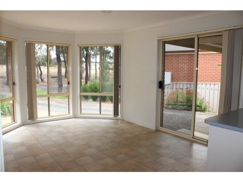 21 Ennor Place, Kangaroo Flat VIC 3555