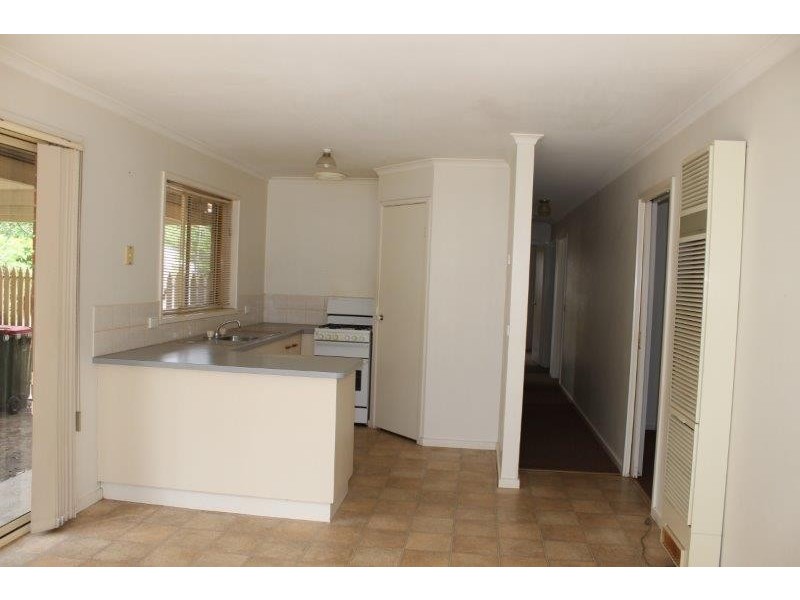 21 Ennor Place, Kangaroo Flat VIC 3555