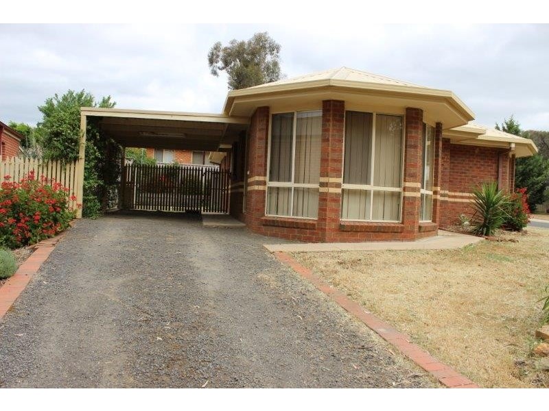 21 Ennor Place, Kangaroo Flat VIC 3555