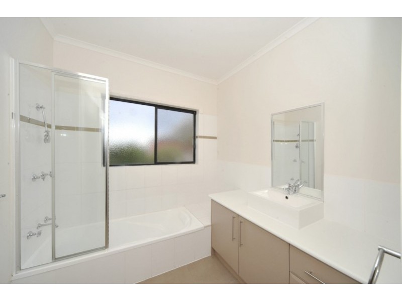 17 Yurunga Drive, Mckenzie Hill VIC 3451