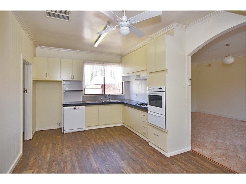 192 High Street, Kangaroo Flat VIC 3555
