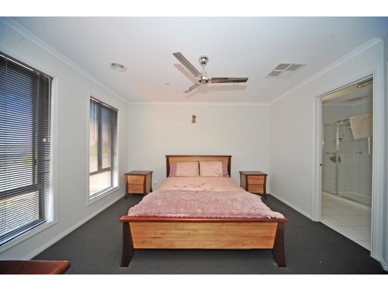 33 Arthurs Crescent, Strathfieldsaye VIC 3551