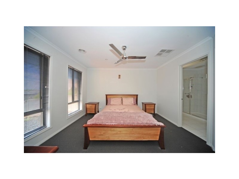 33 Arthurs Crescent, Strathfieldsaye VIC 3551