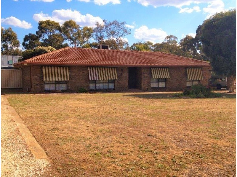 9 Forest Drive, Ascot VIC 3551