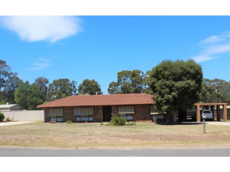 9 Forest Drive, Ascot VIC 3551