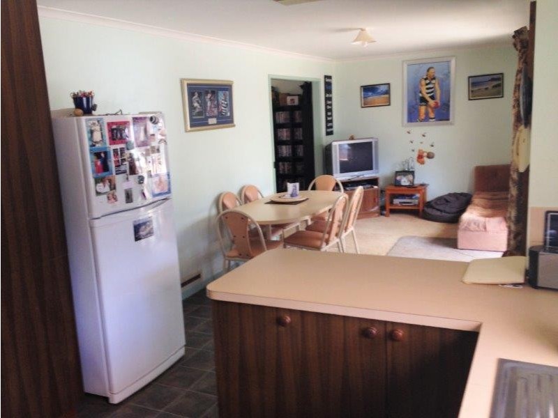 9 Forest Drive, Ascot VIC 3551