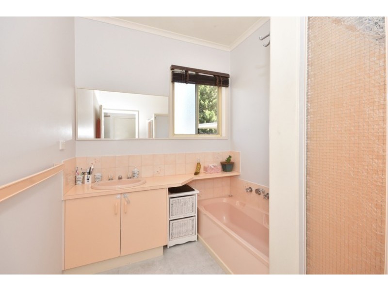 4 Fraser Court, Kangaroo Flat VIC 3555