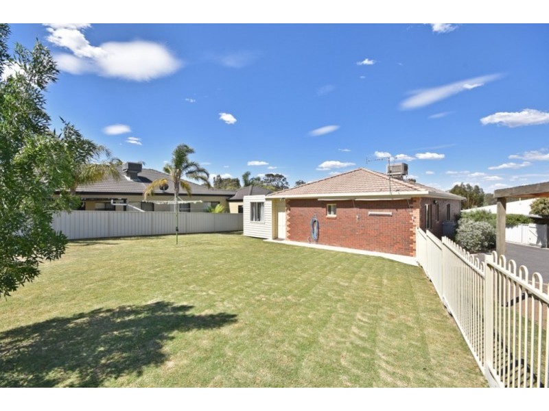 4 Fraser Court, Kangaroo Flat VIC 3555