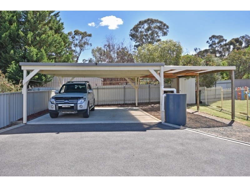 4 Fraser Court, Kangaroo Flat VIC 3555