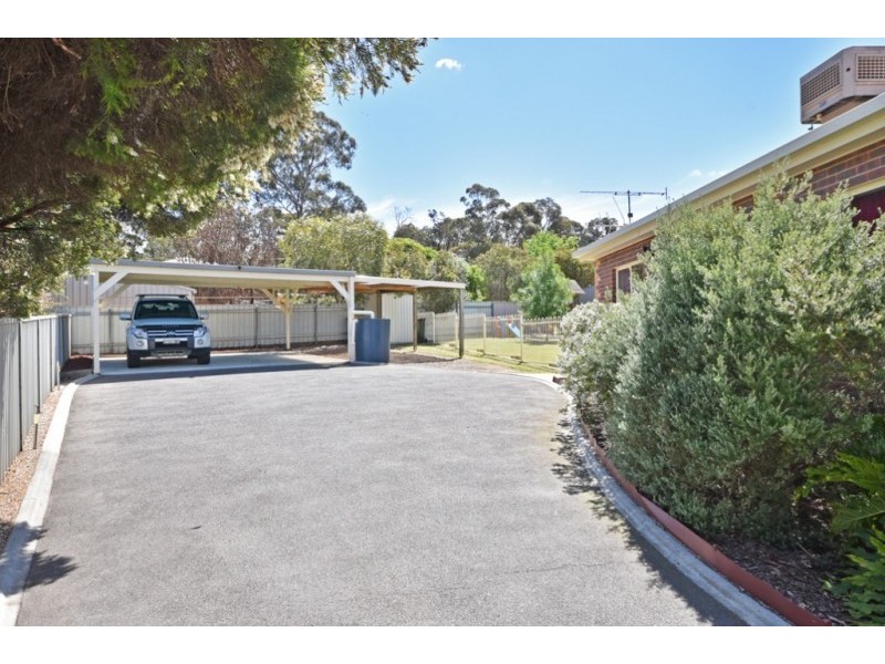 4 Fraser Court, Kangaroo Flat VIC 3555