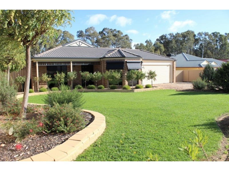 25 Pioneer Drive, Maiden Gully VIC 3551