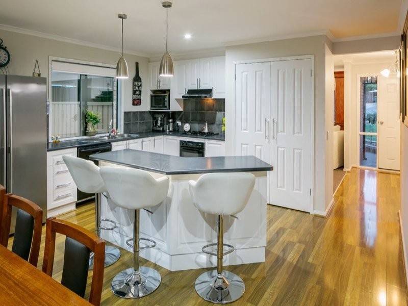 25 Pioneer Drive, Maiden Gully VIC 3551