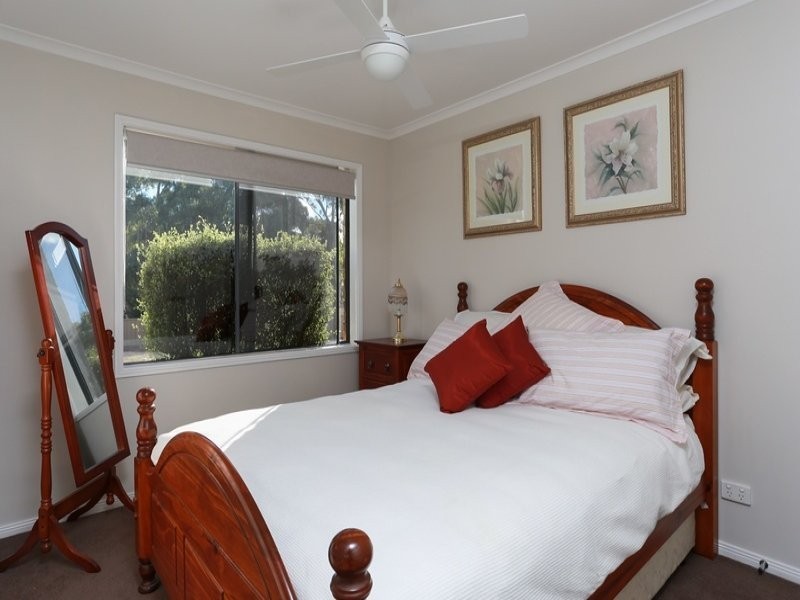 25 Pioneer Drive, Maiden Gully VIC 3551