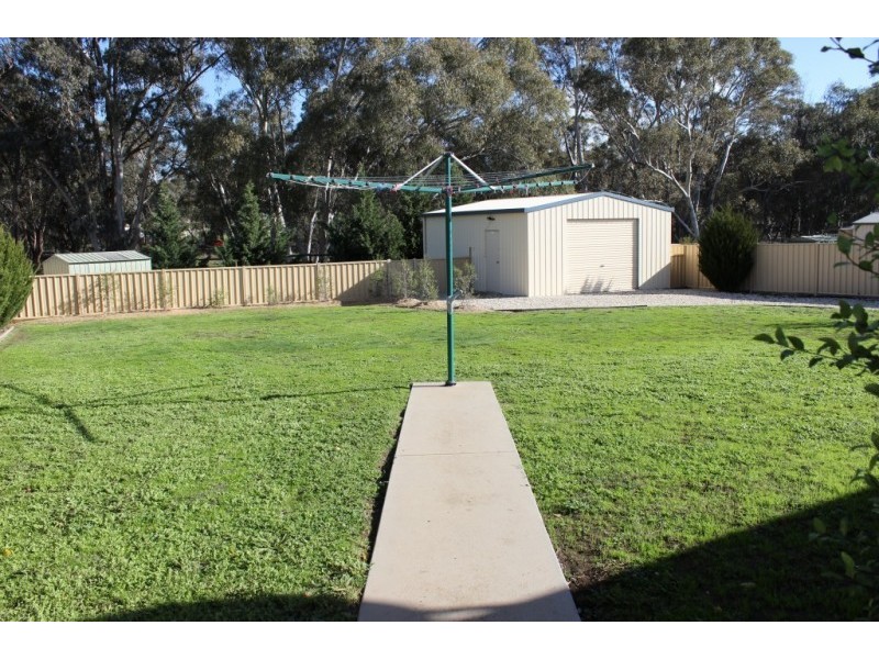 25 Pioneer Drive, Maiden Gully VIC 3551