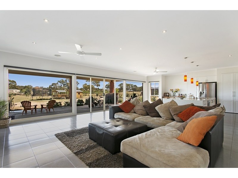 19 Dino Court, Junortoun VIC 3551