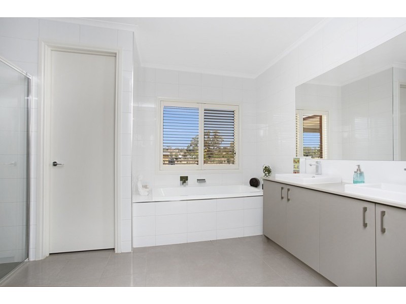 19 Dino Court, Junortoun VIC 3551