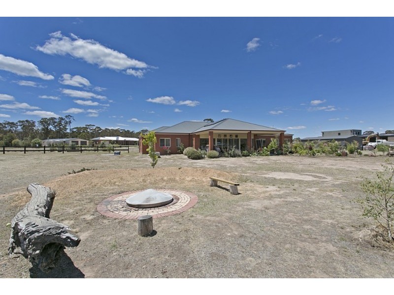 19 Dino Court, Junortoun VIC 3551