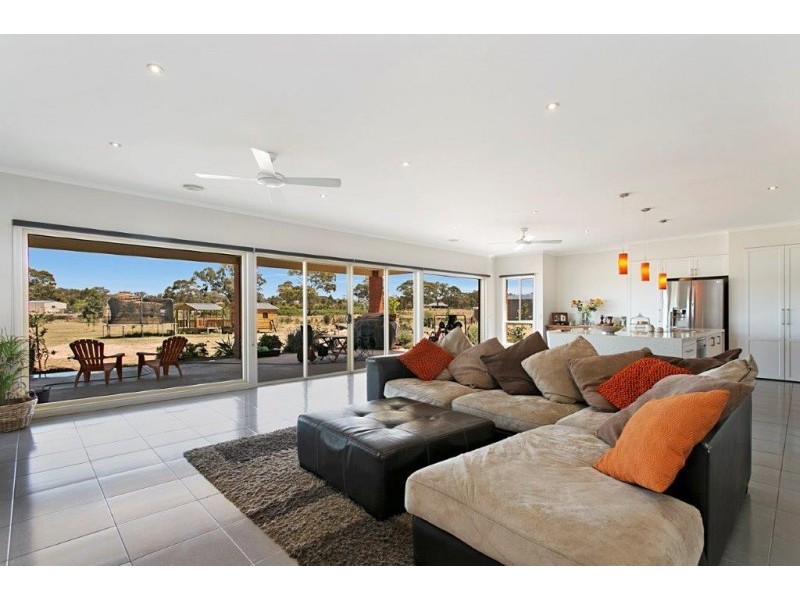 19 Dino Court, Junortoun VIC 3551