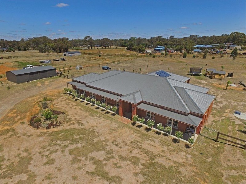 19 Dino Court, Junortoun VIC 3551