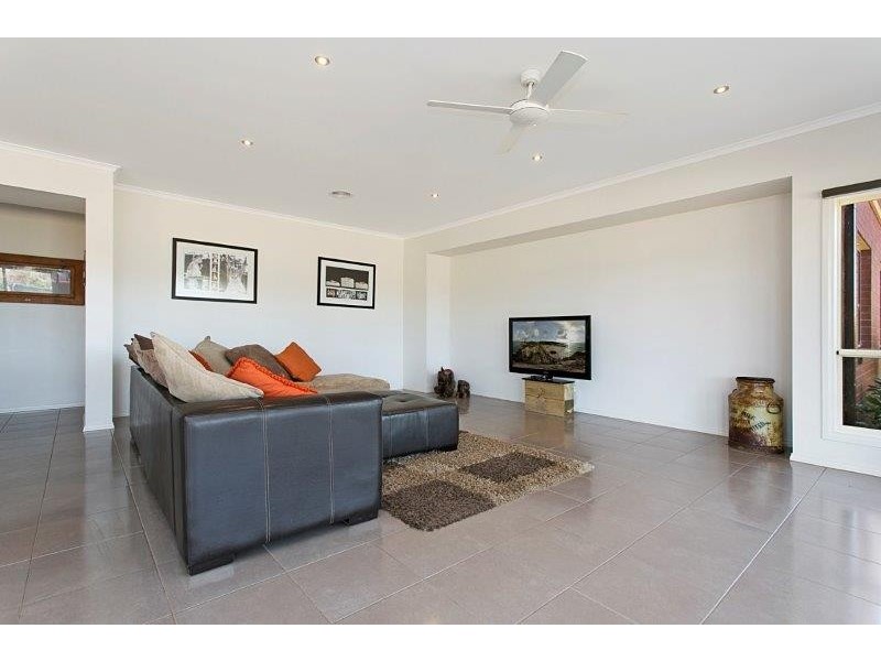 19 Dino Court, Junortoun VIC 3551