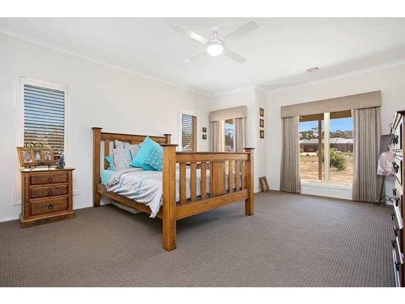 19 Dino Court, Junortoun VIC 3551