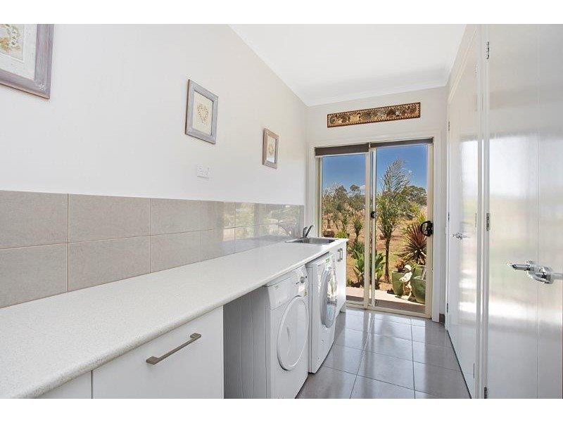 19 Dino Court, Junortoun VIC 3551