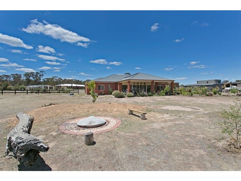 19 Dino Court, Junortoun VIC 3551