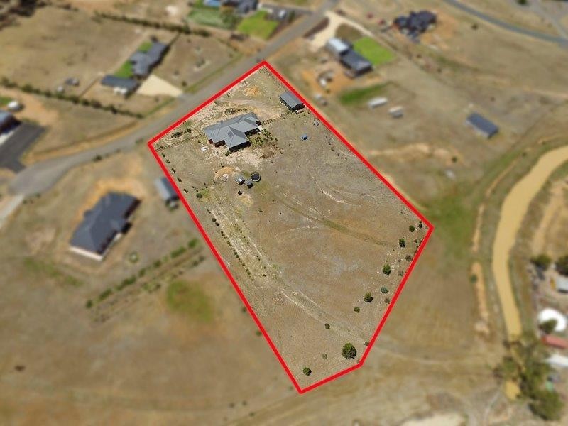 19 Dino Court, Junortoun VIC 3551