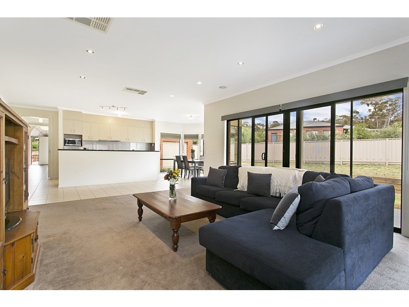 10 Yurunga Drive, Castlemaine VIC 3450