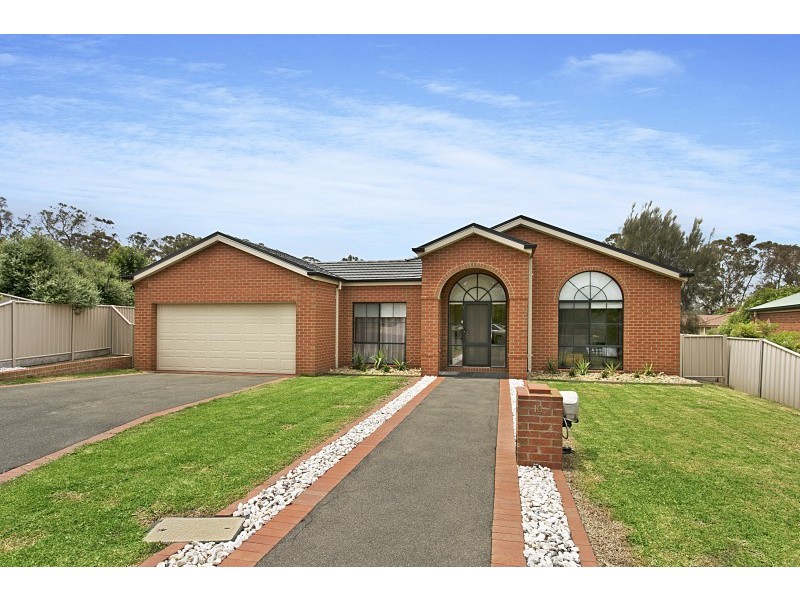 10 Yurunga Drive, Castlemaine VIC 3450