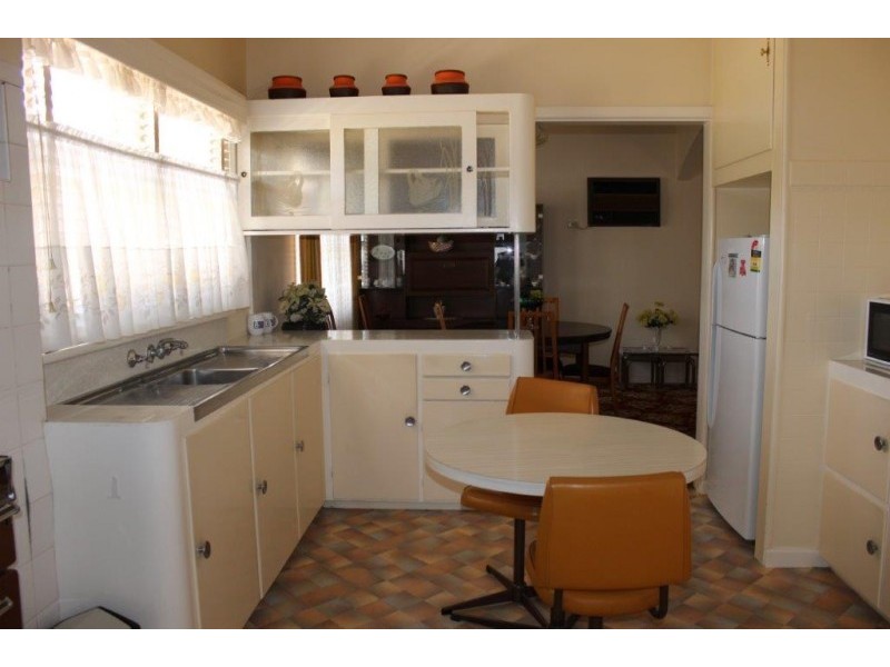 27 Wesley Street, Kangaroo Flat VIC 3555