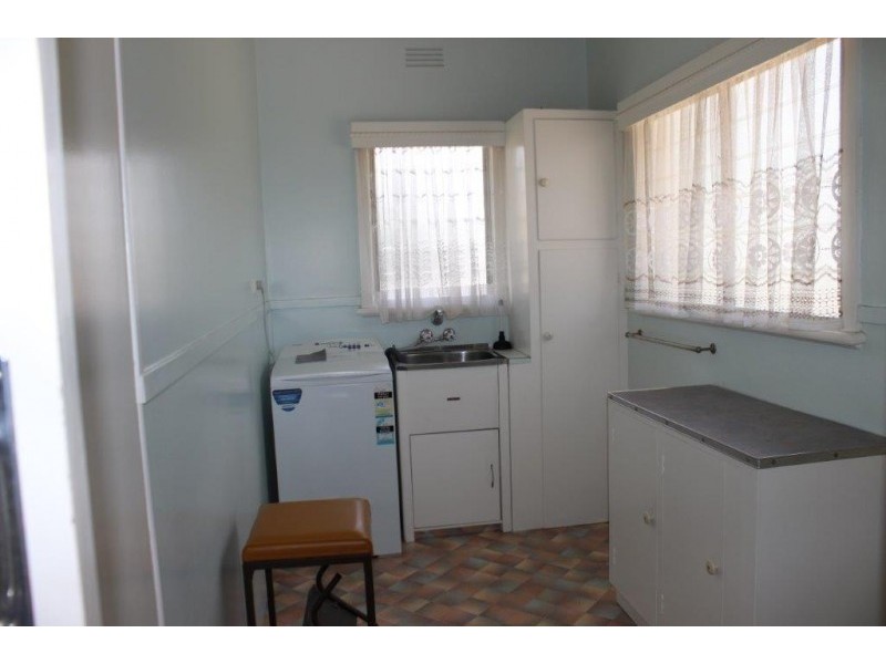 27 Wesley Street, Kangaroo Flat VIC 3555