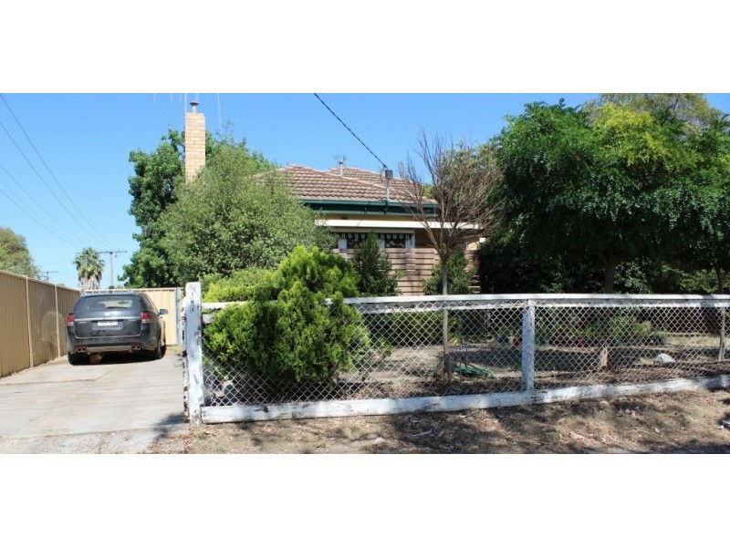 143 Eaglehawk Road, Long Gully VIC 3550