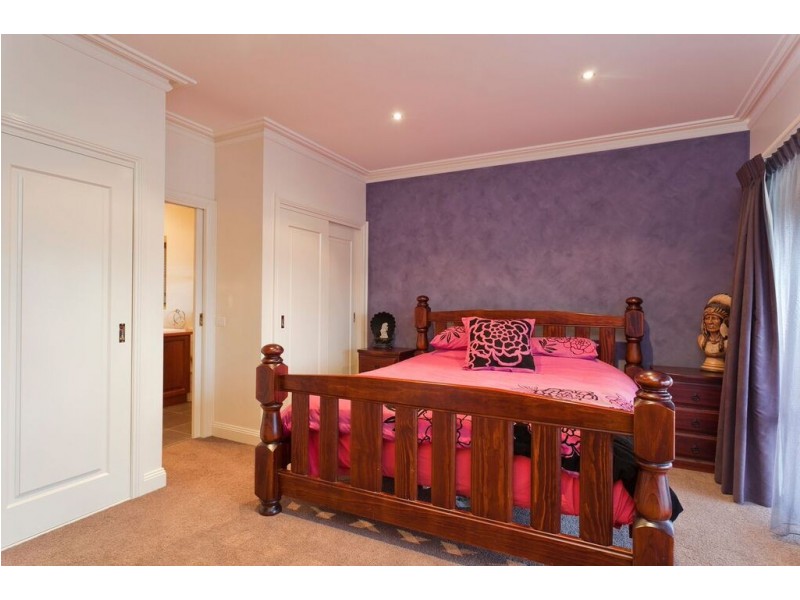 6 Hansa Court, Kangaroo Flat VIC 3555