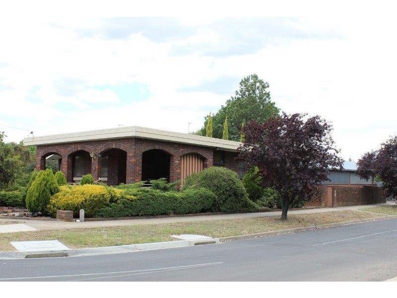 6 Lansell Street, Kangaroo Flat VIC 3555