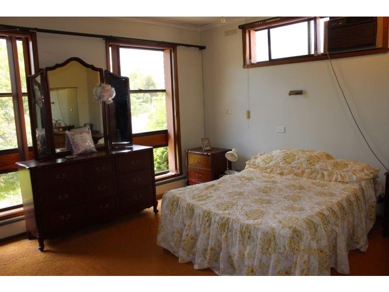 6 Lansell Street, Kangaroo Flat VIC 3555