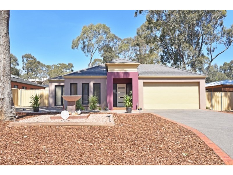 60 Pioneer Drive, Maiden Gully VIC 3551